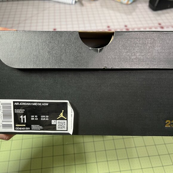 EUC Nike Air Jordan 1 Mid Carbon Fiber Black - Size 11 - FAST SHIP main image 4